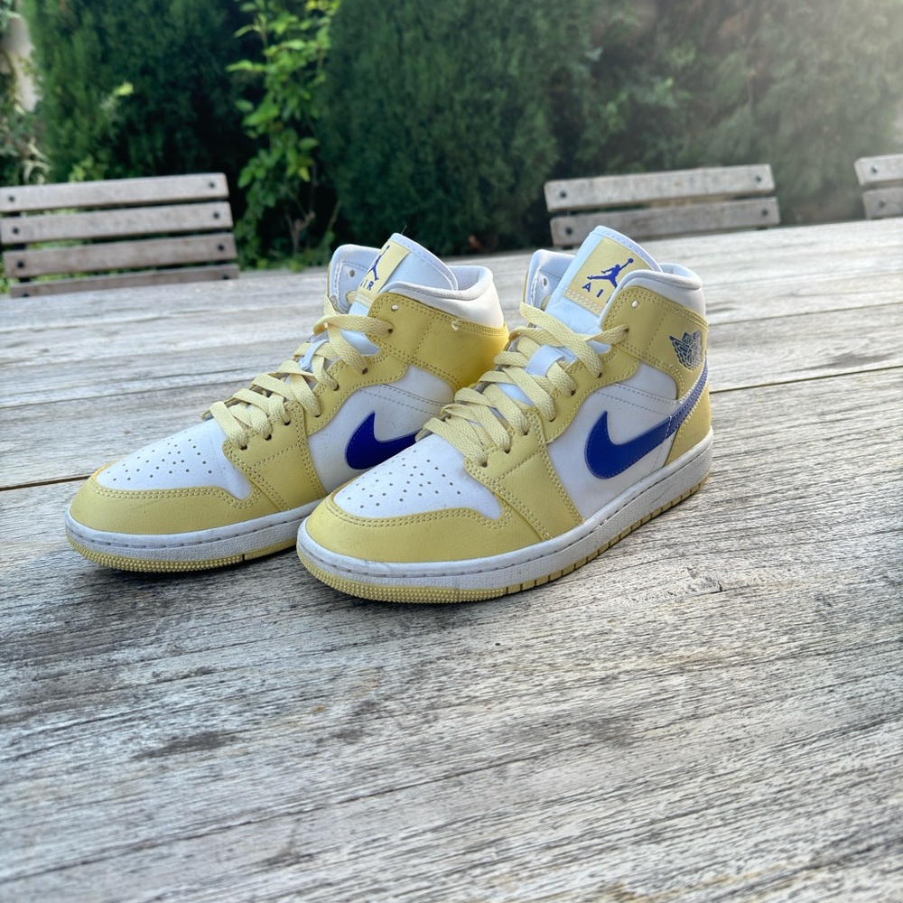 Light yellow and blue air Jordan 1